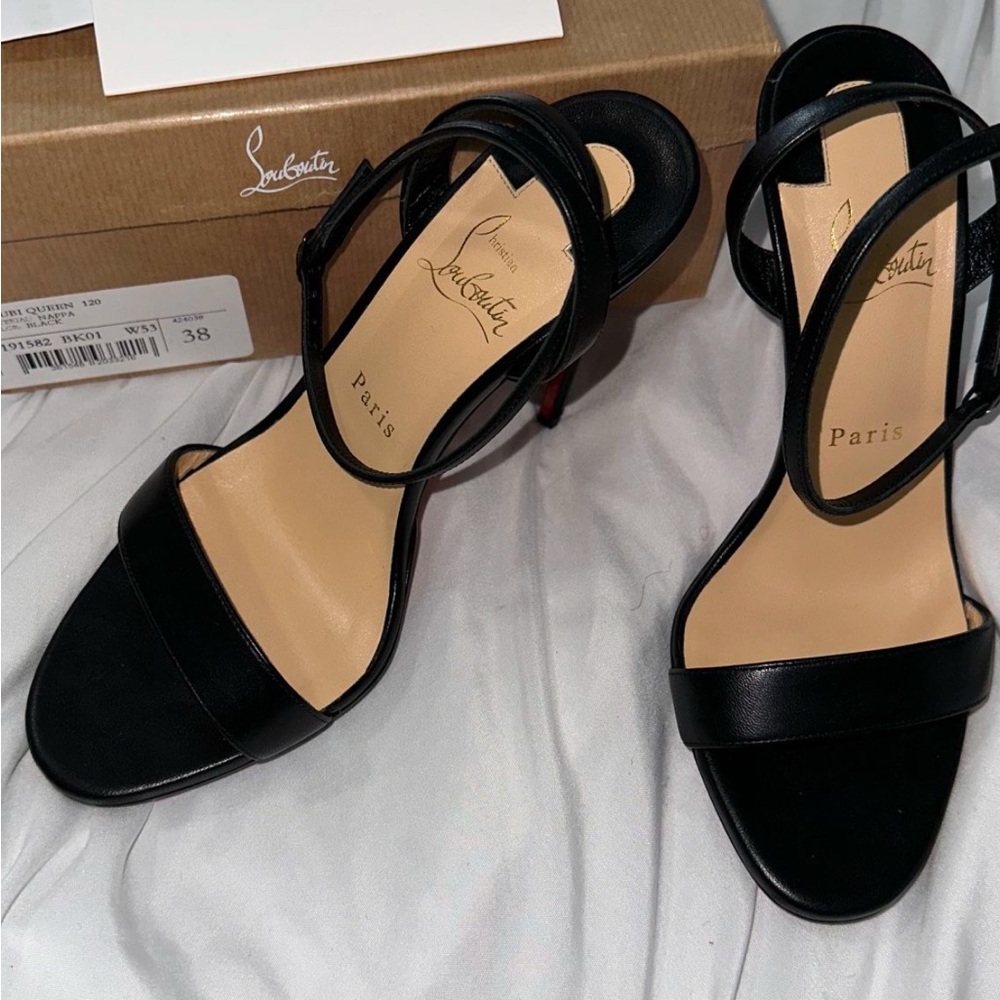 Christian Louboutin Loubie Queen